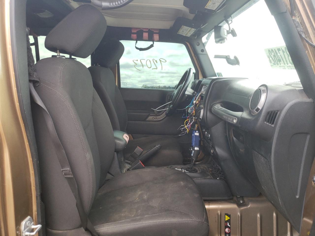 Photo 5 from auction – 2015 JEEP WRANGLER U with VIN 1C4BJWDG5FL715184