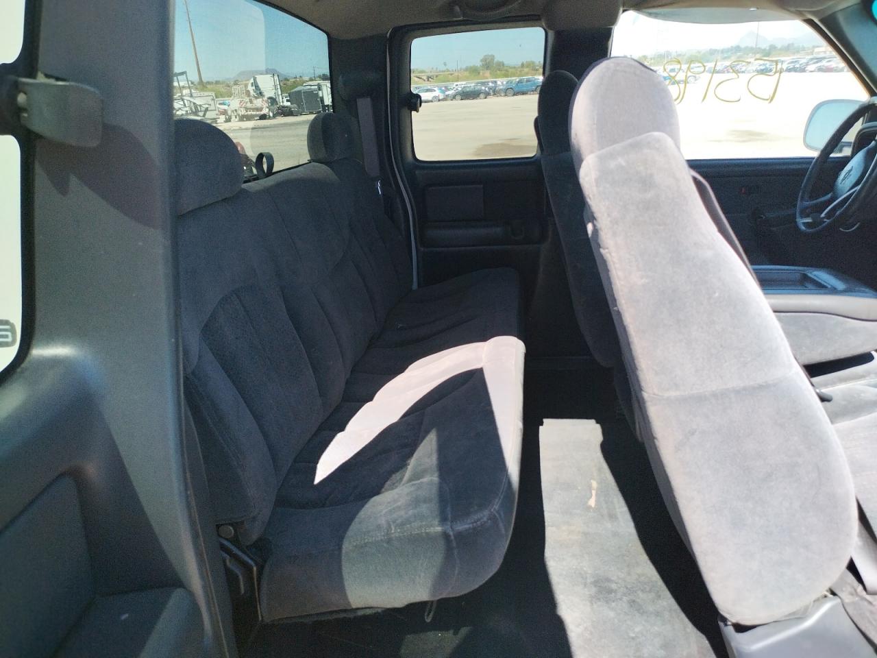 Photo 6 from auction – 2002 CHEVROLET SILVERADO with VIN 2GCEC19V421420272