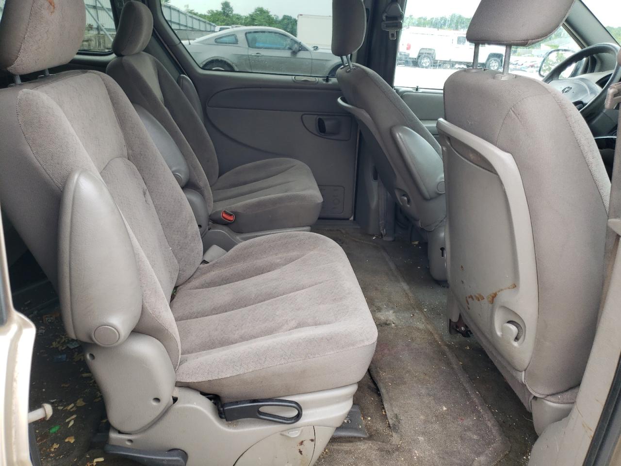 Photo 6 from auction – 2002 DODGE GRAND CARA with VIN 2B4GP44372R764083