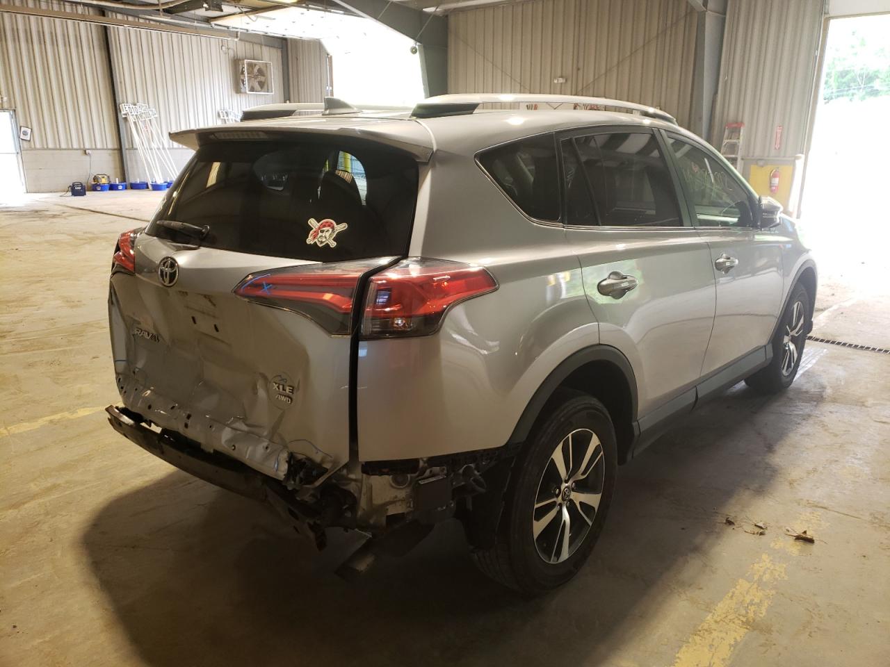 Photo 4 from auction – 2016 TOYOTA RAV4 XLE with VIN 2T3RFREV5GW435553