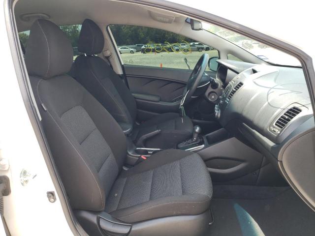 Photo 5 from auction – 2017 KIA FORTE LX with VIN 3KPFK4A76HE071522