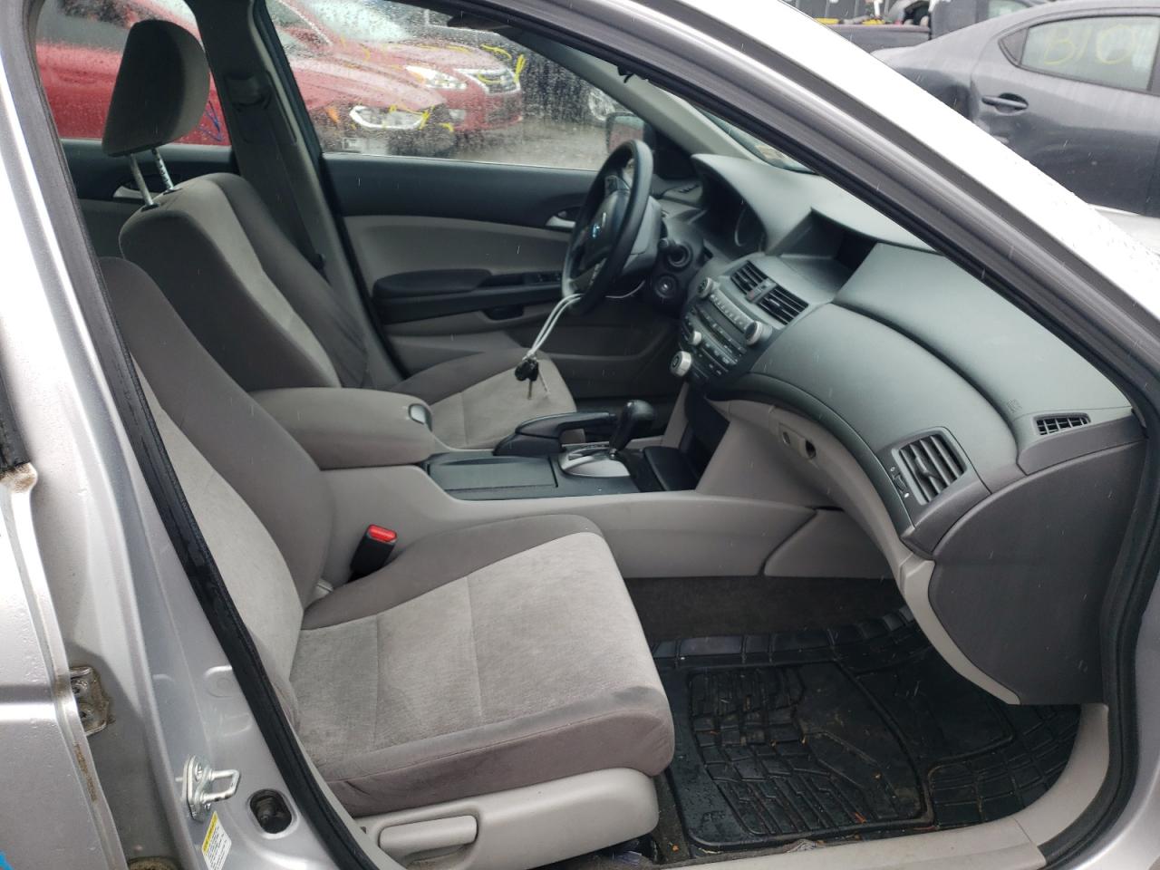 Photo 5 from auction – 2010 HONDA ACCORD LXP with VIN 1HGCP2F4XAA181345