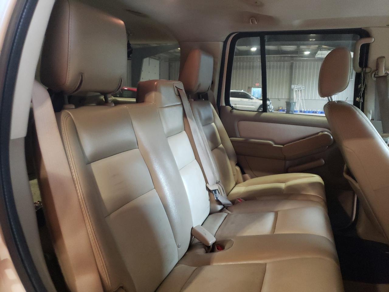 Photo 6 from auction – 2007 FORD EXPLORER L with VIN 1FMEU75827UA58451