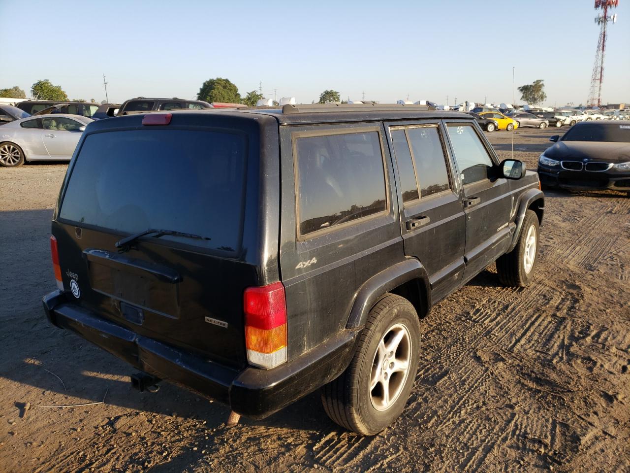 Photo 4 from auction – 2001 JEEP CHEROKEE S with VIN 1J4FF48S31L607235
