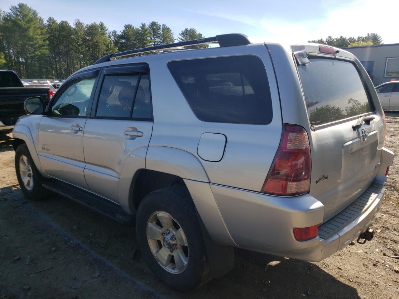 Photo 3 from auction – 2005 TOYOTA 4RUNNER SR with VIN JTEBU14R458042400