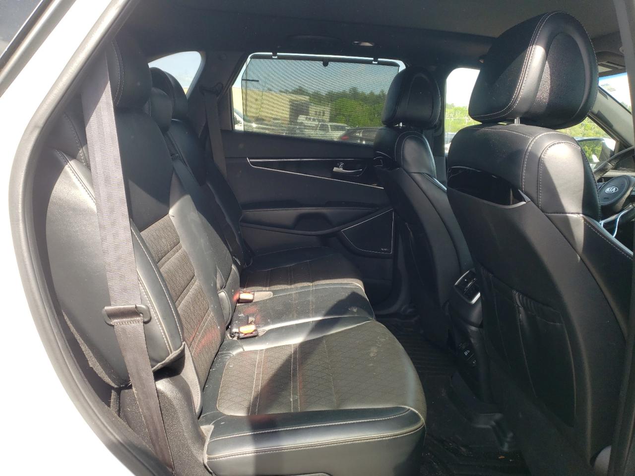 Photo 6 from auction – 2016 KIA SORENTO SX with VIN 5XYPK4A18GG049099