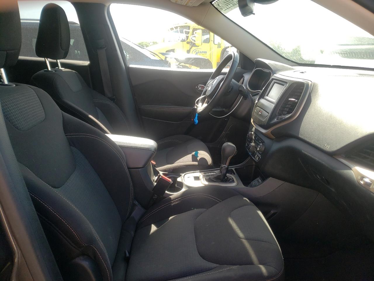 Photo 5 from auction – 2016 JEEP CHEROKEE L with VIN 1C4PJLCB1GW208132