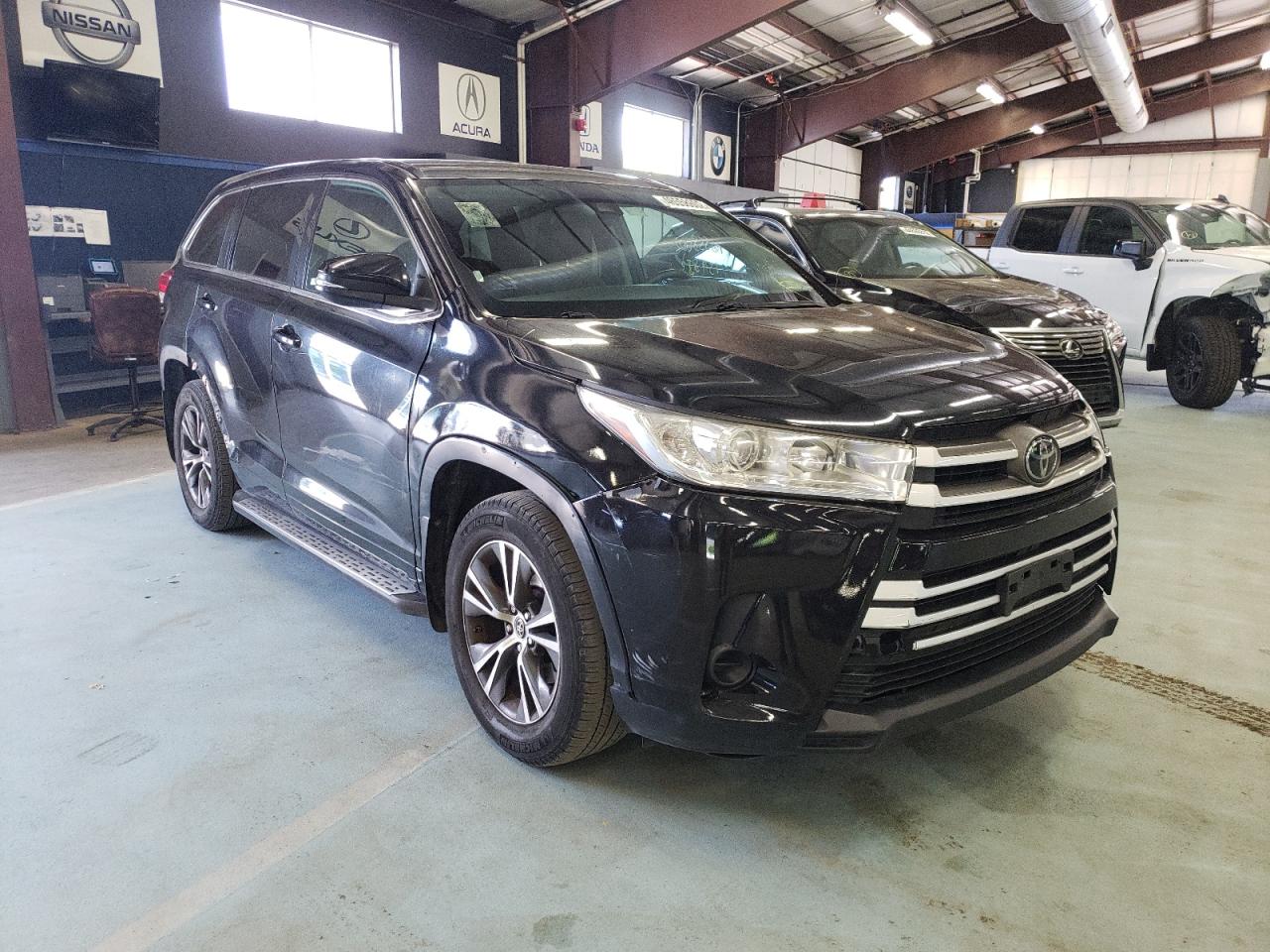 TOYOTA HIGHLANDER 2017 with VIN 5TDZARFH9HS023274 - Photo from auction