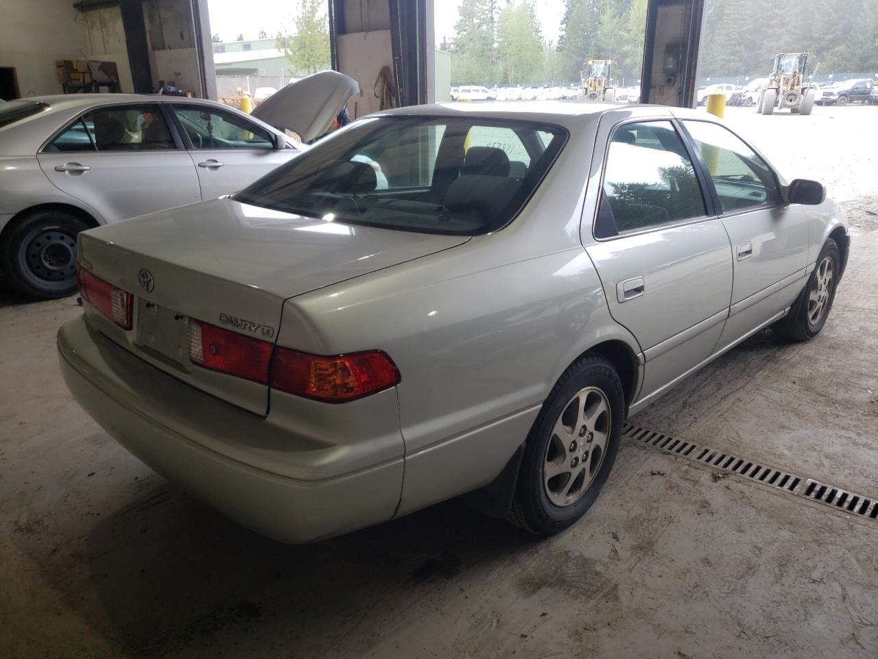 Photo 4 from auction – 2001 TOYOTA CAMRY CE with VIN JT2BG22K010586224