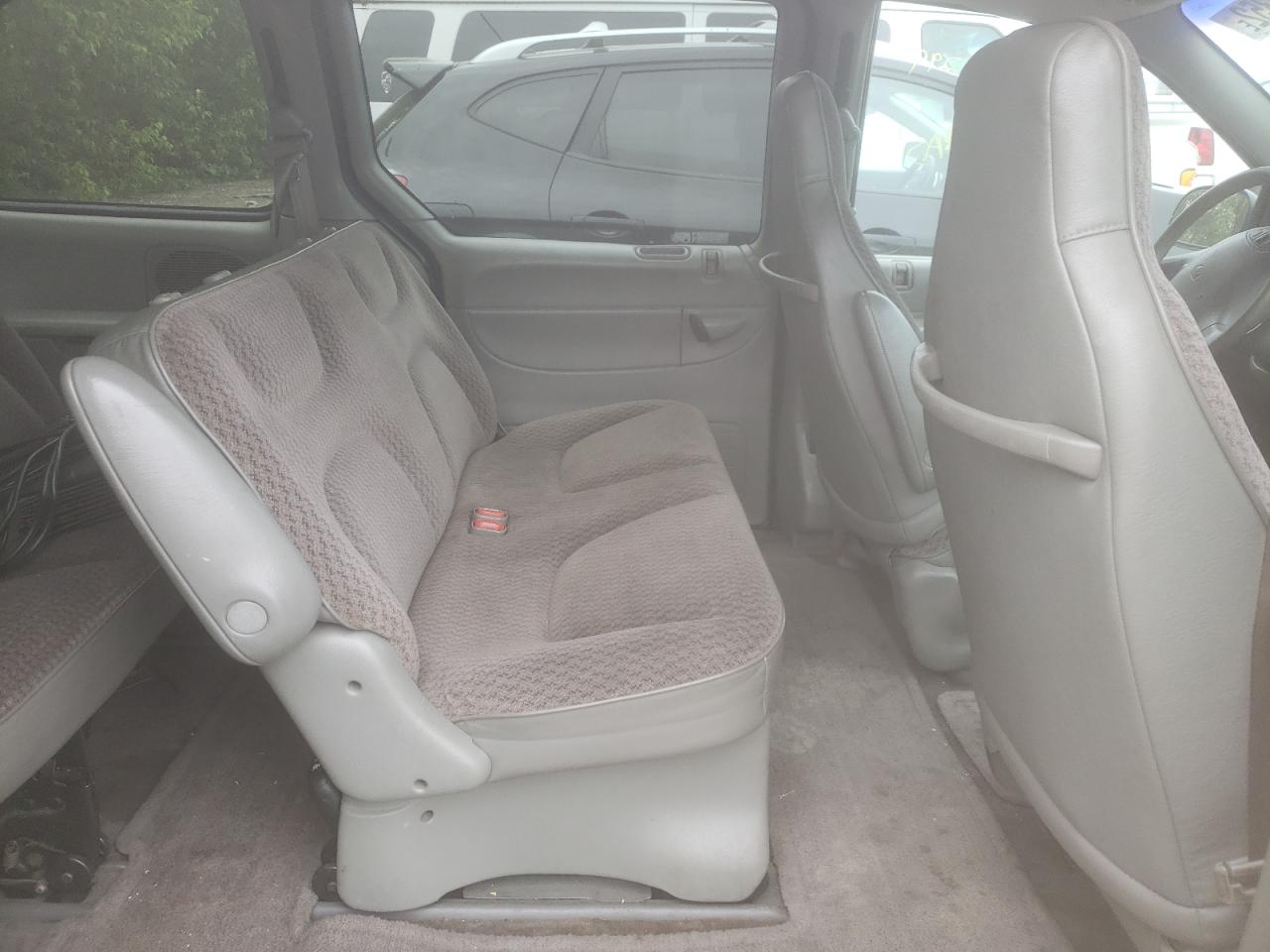 Photo 6 from auction – 1998 DODGE CARAVAN with VIN 2B4FP2536WR575073
