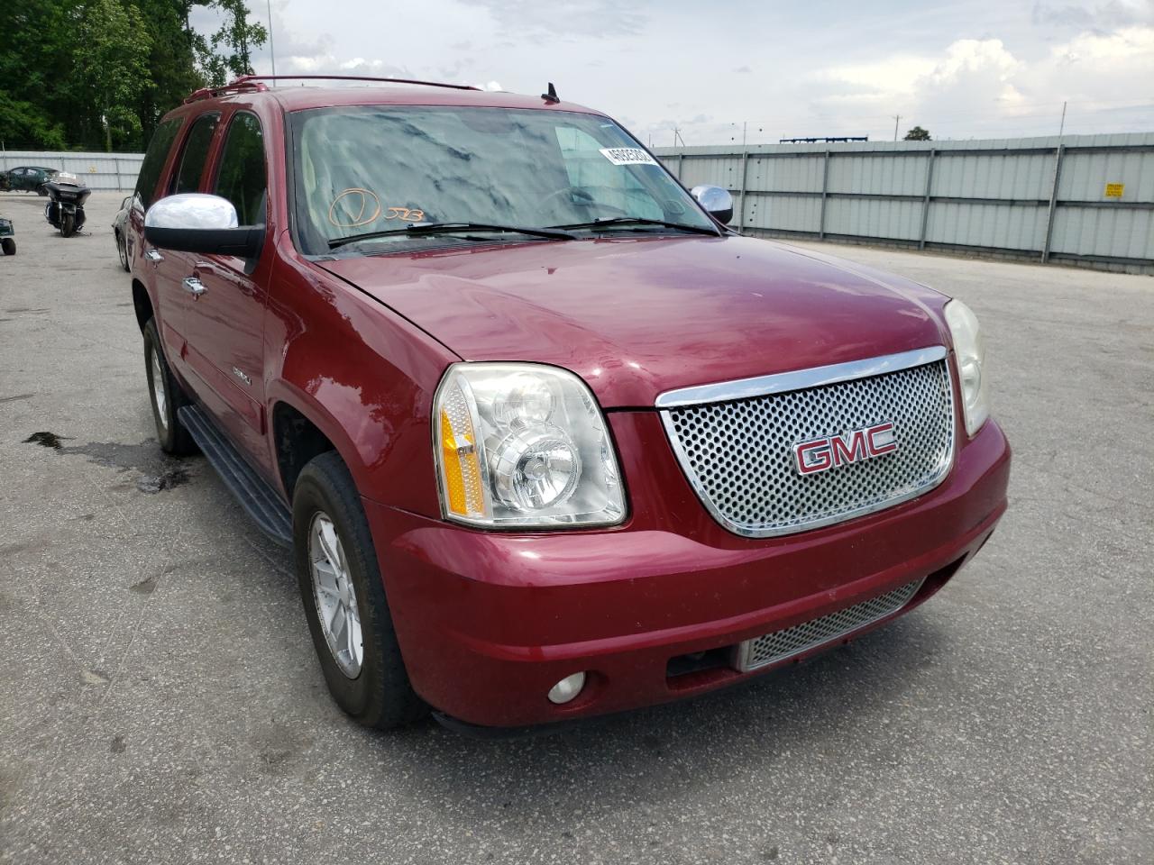 GMC YUKON 2007 with VIN 1GKFC13J37R146494 - Photo from auction
