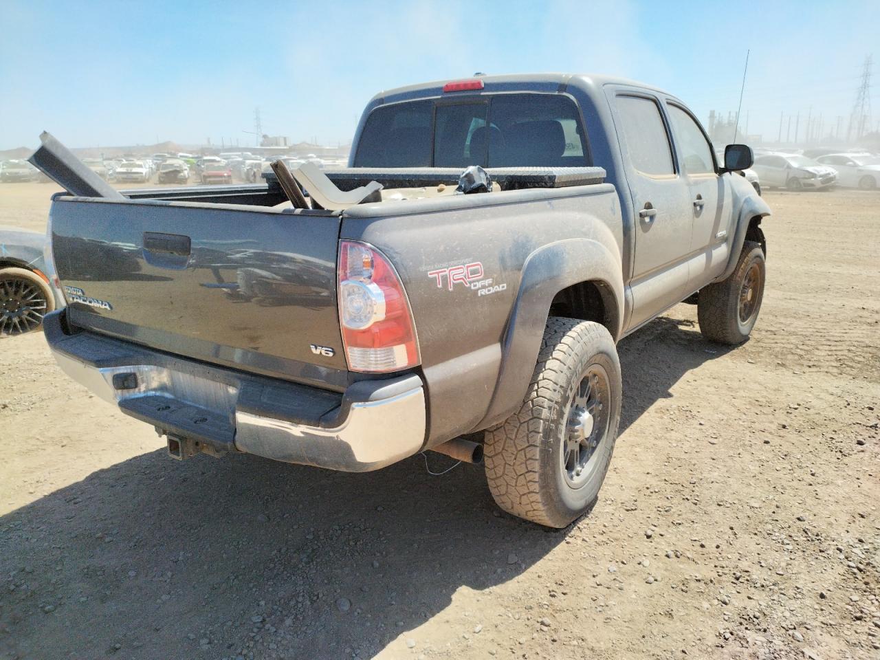 Photo 4 from auction – 2011 TOYOTA TACOMA DOU with VIN 3TMLU4EN6BM072978