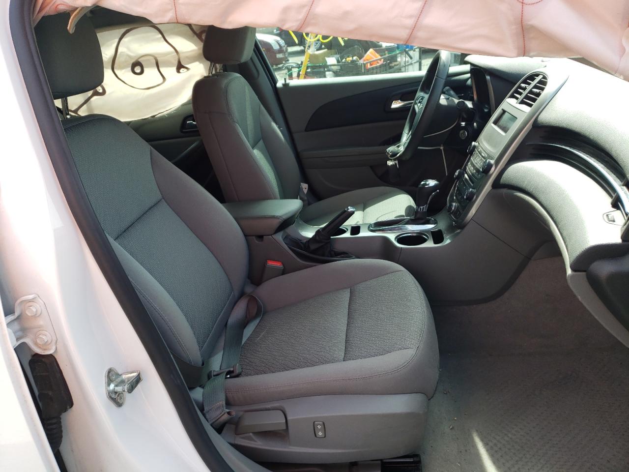 Photo 5 from auction – 2015 CHEVROLET MALIBU with VIN 1G11B5SL3FF233887