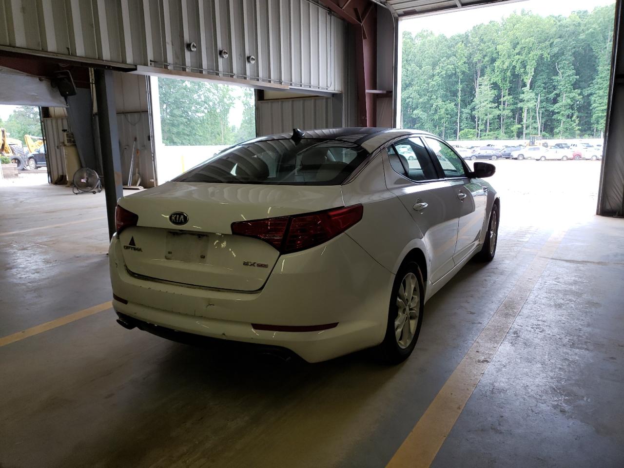 Photo 4 from auction – 2013 KIA OPTIMA with VIN 5XXGN4A79DG200883