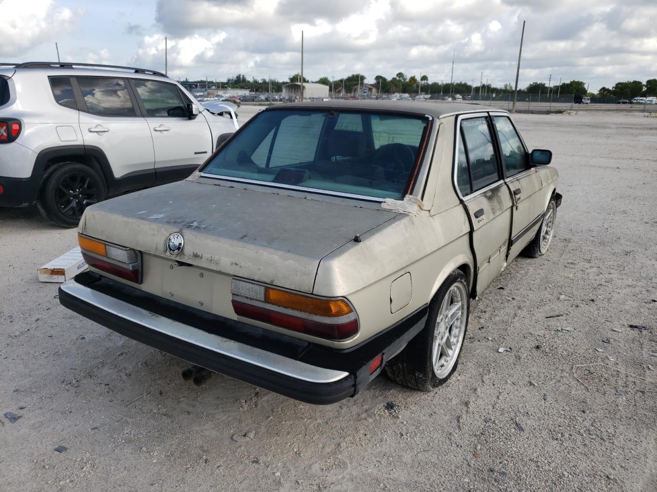 Photo 4 from auction – 1987 BMW 535 I with VIN WBADC7409H1716328