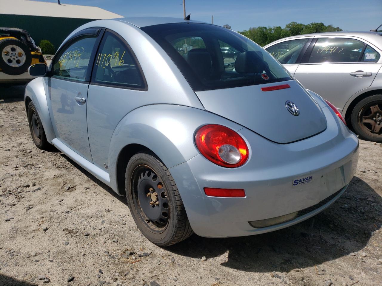 Photo 3 from auction – 2010 VOLKSWAGEN NEW BEETLE with VIN 3VWPG3AGXAM014300