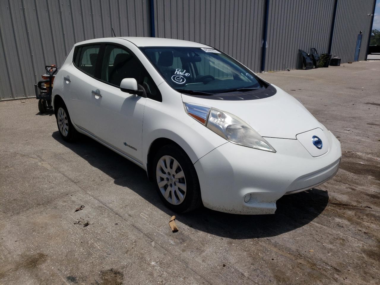 NISSAN LEAF S 2015 z numerem VIN 1N4AZ0CP6FC303591 - Zdjęcie z aukcji