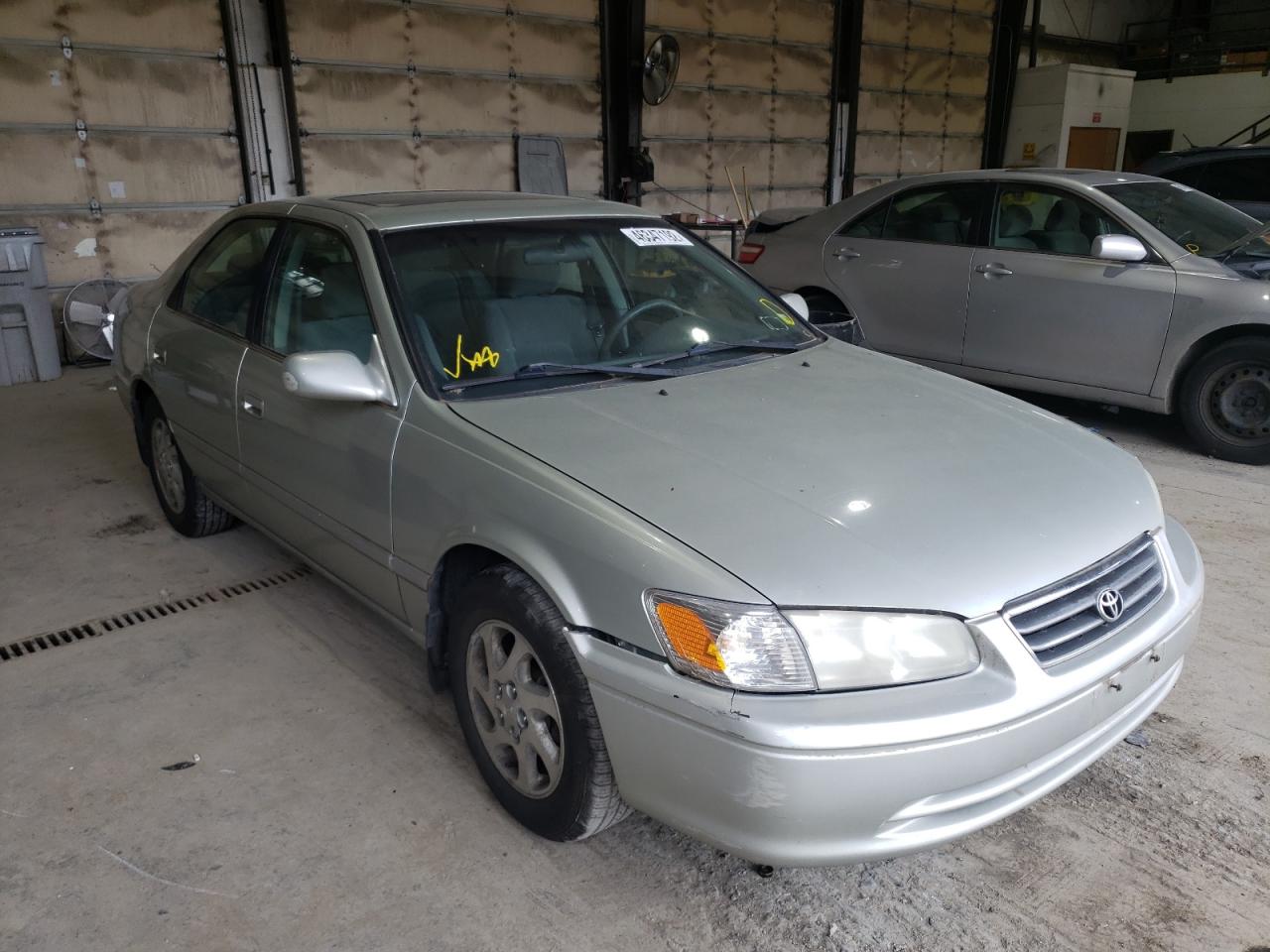 TOYOTA CAMRY CE 2001 with VIN JT2BG22K010586224 - Photo from auction