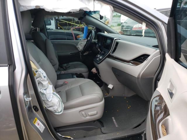 Photo 5 from auction – 2017 TOYOTA SIENNA XLE with VIN 5TDYZ3DC2HS899452