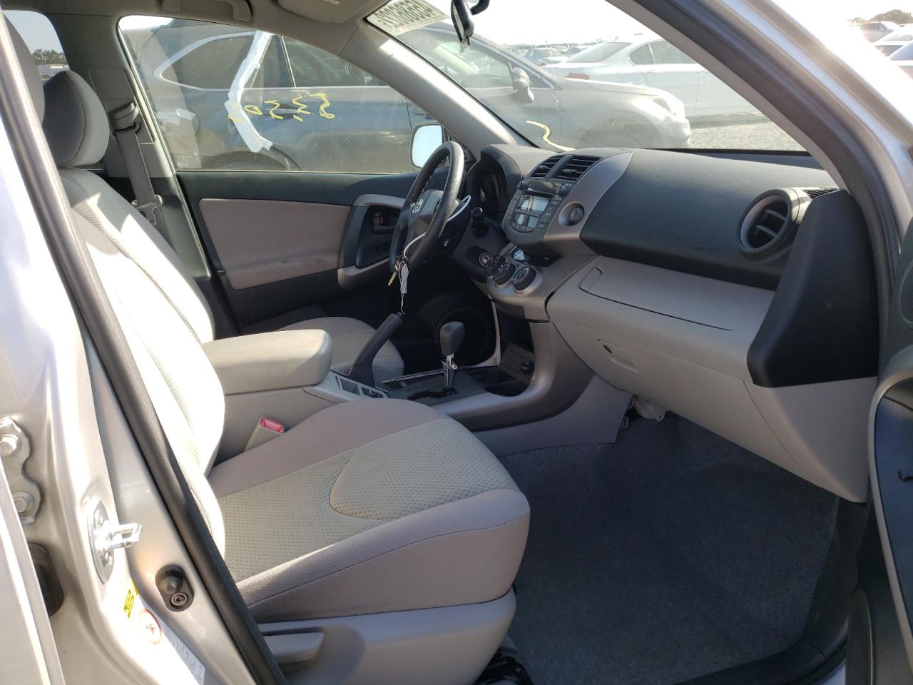 Photo 5 from auction – 2007 TOYOTA RAV4 with VIN JTMZD33V776048543