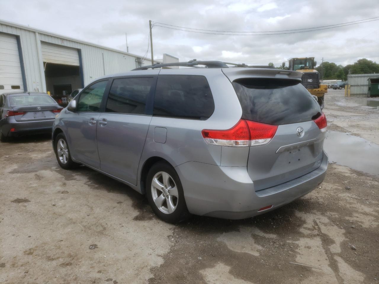 Photo 3 from auction – 2013 TOYOTA SIENNA LE with VIN 5TDKK3DC7DS353752