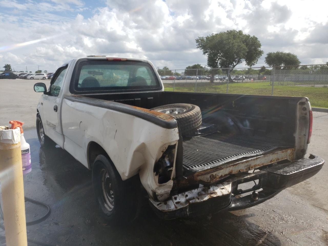 Photo 3 from auction – 2000 FORD F150 with VIN 1FTZF172XYNB99155