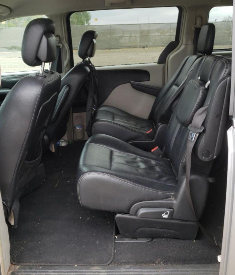 Photo 6 from auction – 2015 CHRYSLER TOWN & COU with VIN 2C4RC1BG8FR751487