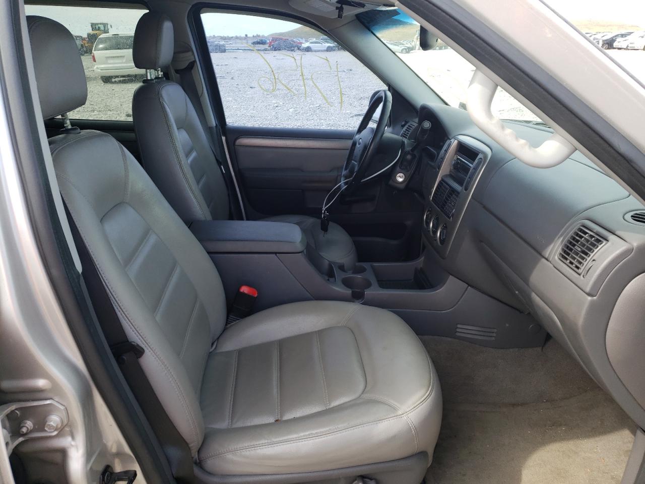 صورة رقم 5 من المزاد - 2004 FORD EXPLORER X مع VIN 1FMZU73K04ZA48399