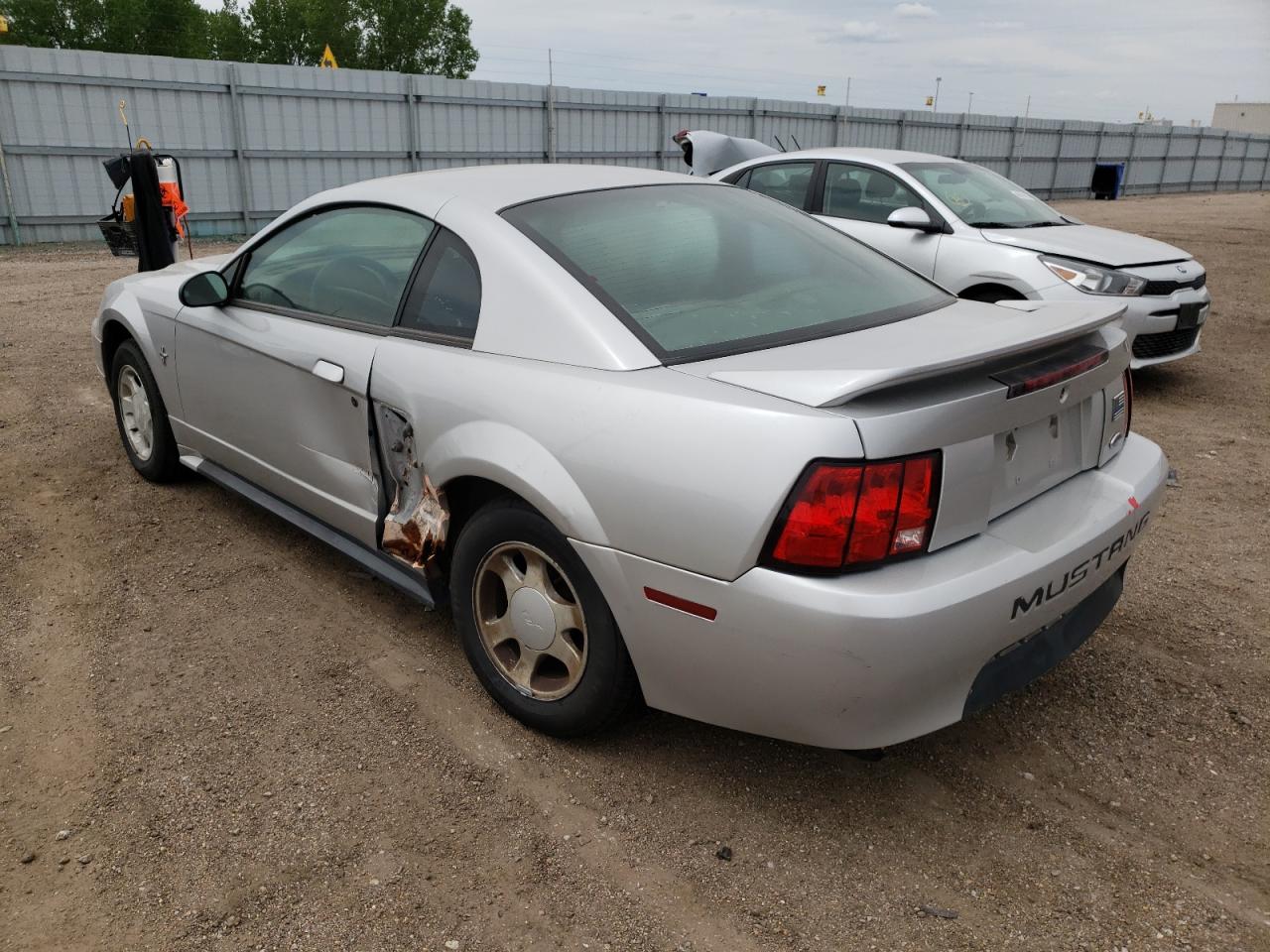 Photo 3 from auction – 2000 FORD MUSTANG with VIN 1FAFP4041YF233304
