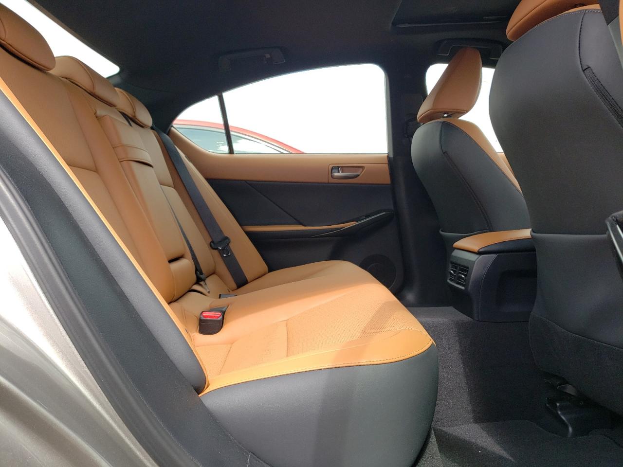 Photo 6 from auction – 2021 LEXUS IS 300 with VIN JTHCA1D21M5111353