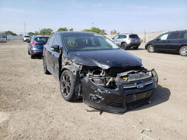 FORD FOCUS SE 2013 مع رقم تعريف المركبة 1FADP3K25DL348965 - صورة من المزاد