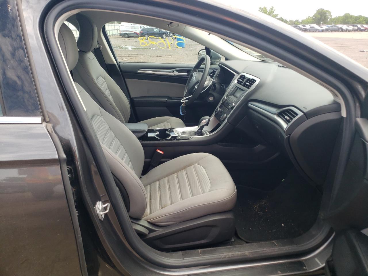 Photo 5 from auction – 2016 FORD FUSION S with VIN 3FA6P0G79GR374468