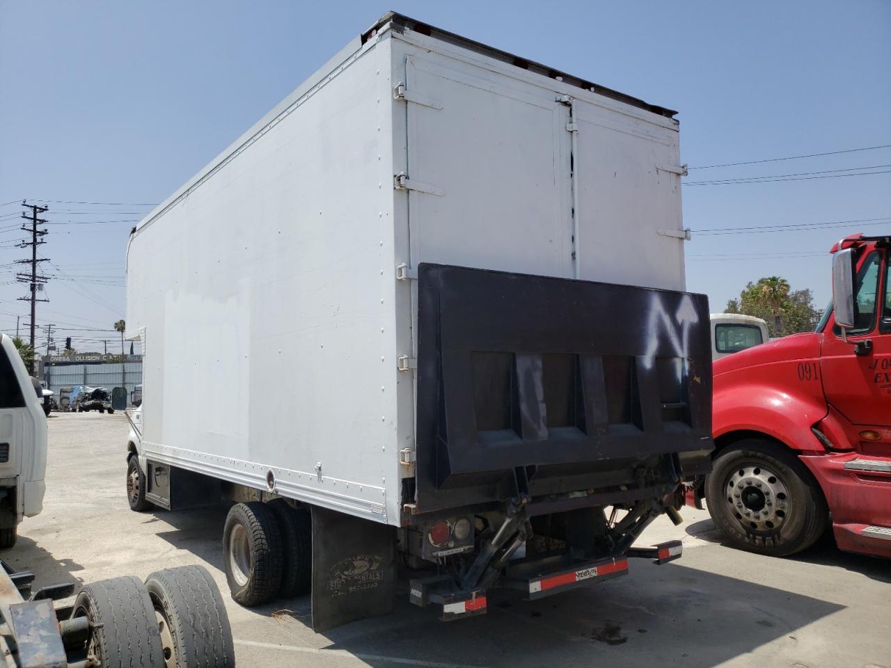 Photo 3 from auction – 2001 FORD ECONOLINE with VIN 1FDXE45S31HA04706