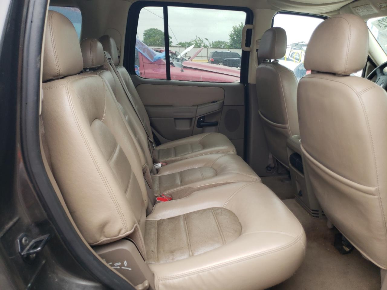 Photo 6 from auction – 2005 FORD EXPLORER X with VIN 1FMZU63K15ZA56278