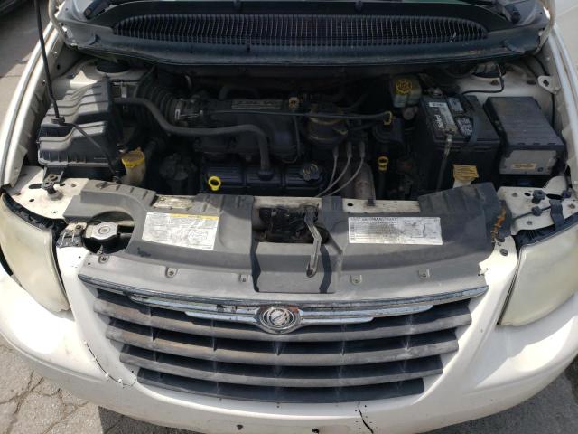 Photo 7 from auction – 2005 CHRYSLER TOWN AND C with VIN 2C4GP54L15R143953