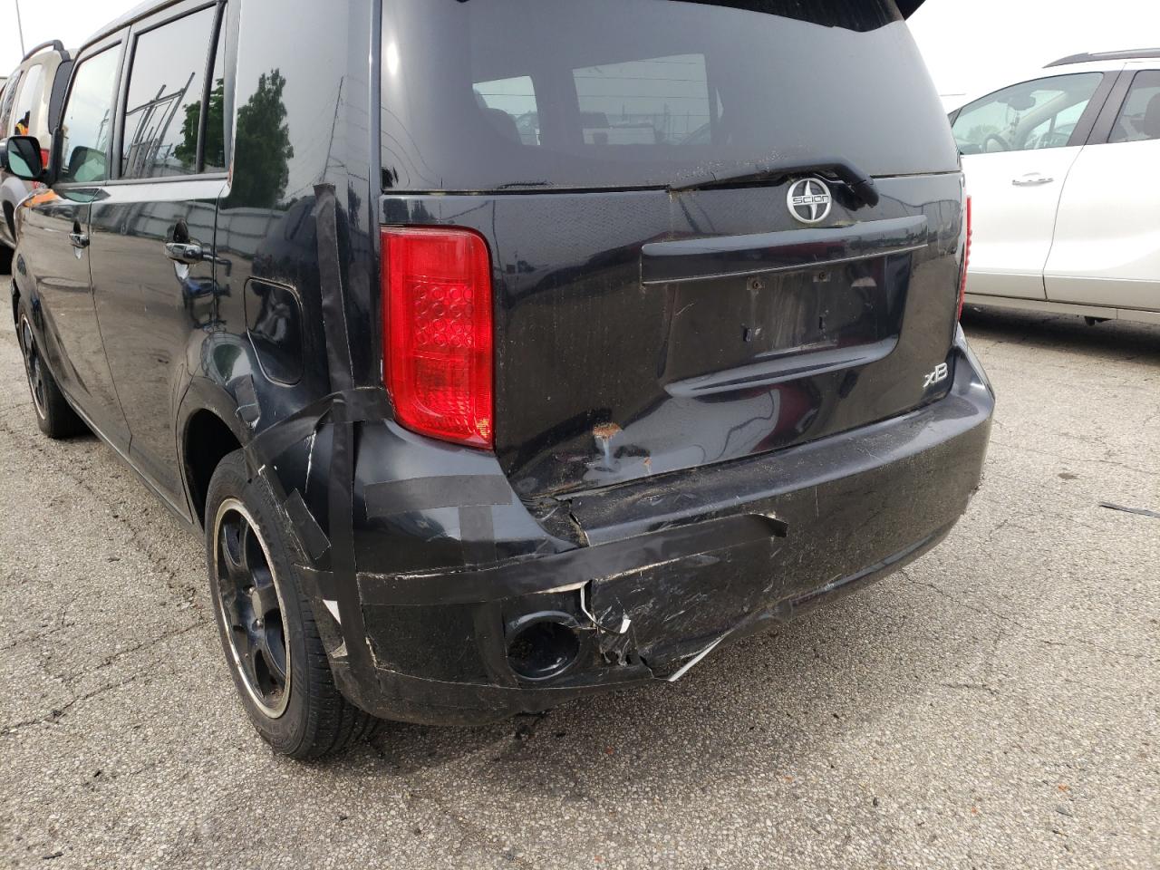 Photo 9 from auction – 2008 SCION XB with VIN JTLKE50E981029851