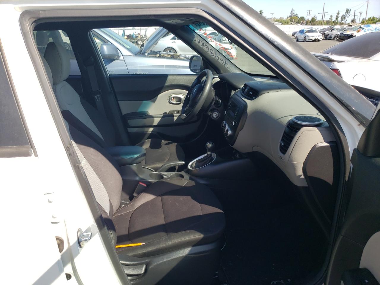 Photo 5 from auction – 2015 KIA SOUL with VIN KNDJN2A2XF7813444