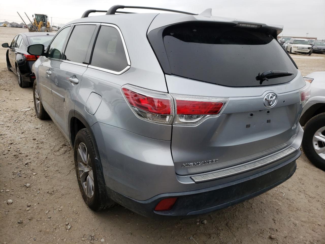 Photo 3 from auction – 2016 TOYOTA HIGHLANDER with VIN 5TDZKRFH9GS135021
