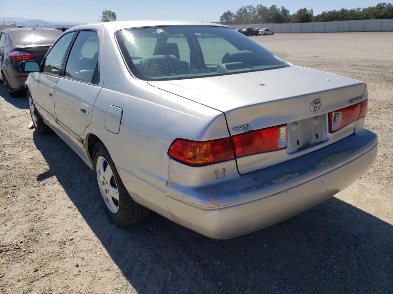 Photo 3 from auction – 2000 TOYOTA CAMRY CE with VIN JT2BG22KXY0388048