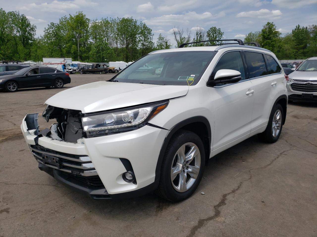Photo 2 from auction – 2019 TOYOTA HIGHLANDER with VIN 5TDDZRFH6KS998535