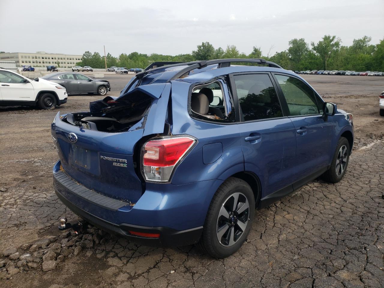 Photo 4 from auction – 2017 SUBARU FORESTER 2 with VIN JF2SJAEC3HH457446