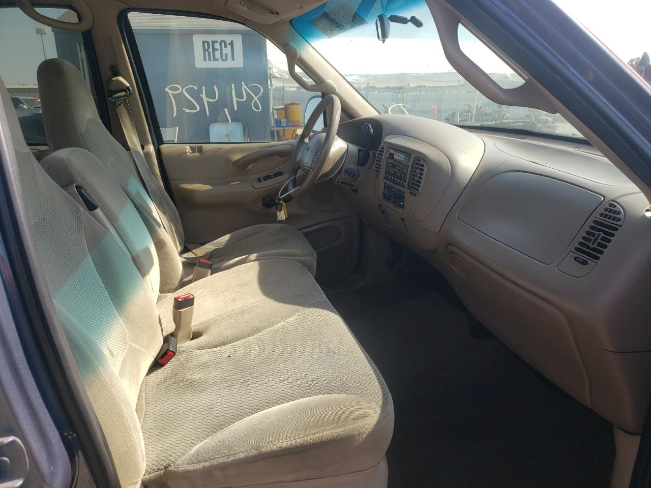 Photo 19 from auction – 2000 FORD EXPEDITION with VIN 1FMRU1565YLB89958