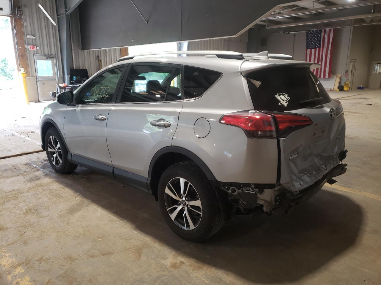 Photo 3 from auction – 2016 TOYOTA RAV4 XLE with VIN 2T3RFREV5GW435553