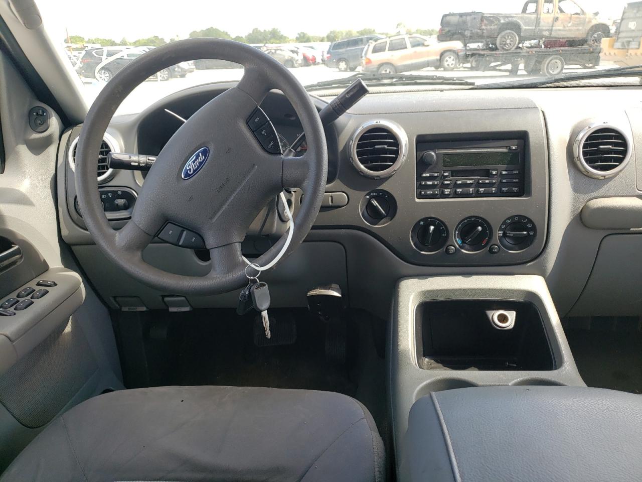 Photo 9 from auction – 2004 FORD EXPEDITION with VIN 1FMPU16L94LB18929