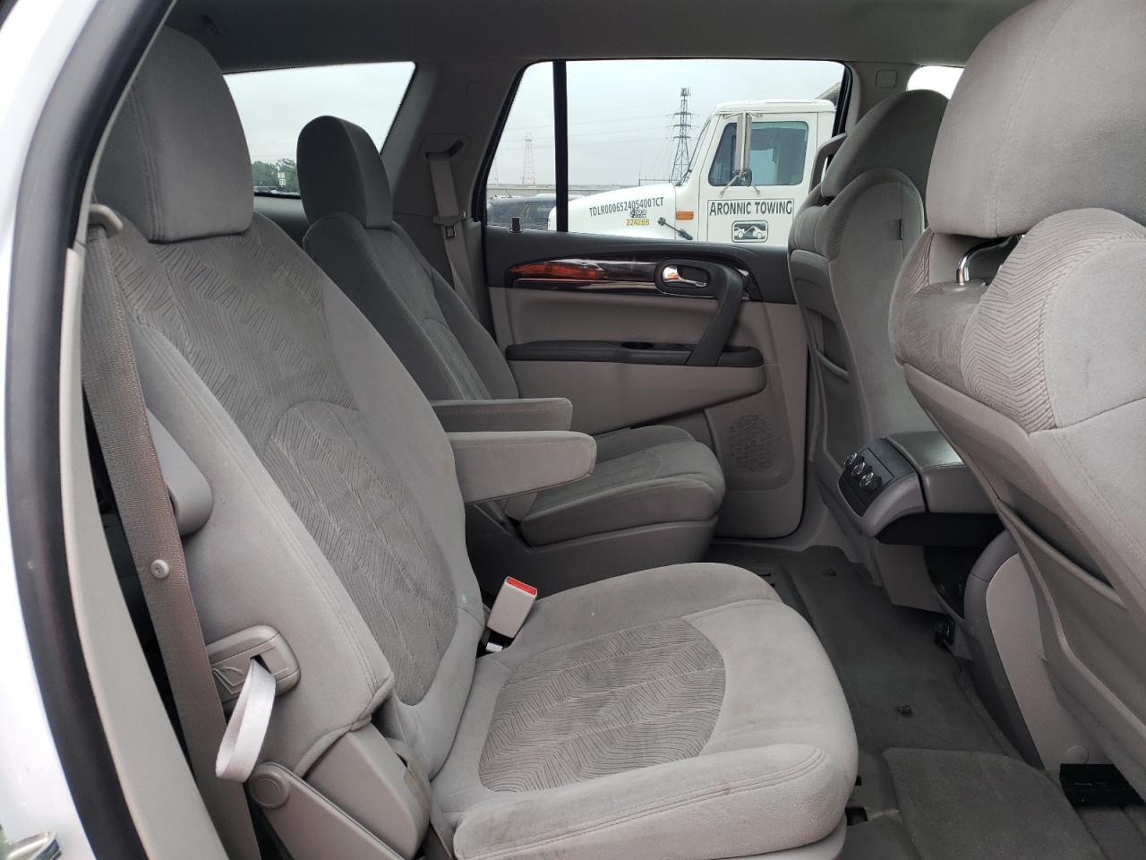 Photo 6 from auction – 2017 BUICK ENCLAVE with VIN 5GAKRAKD1HJ142529