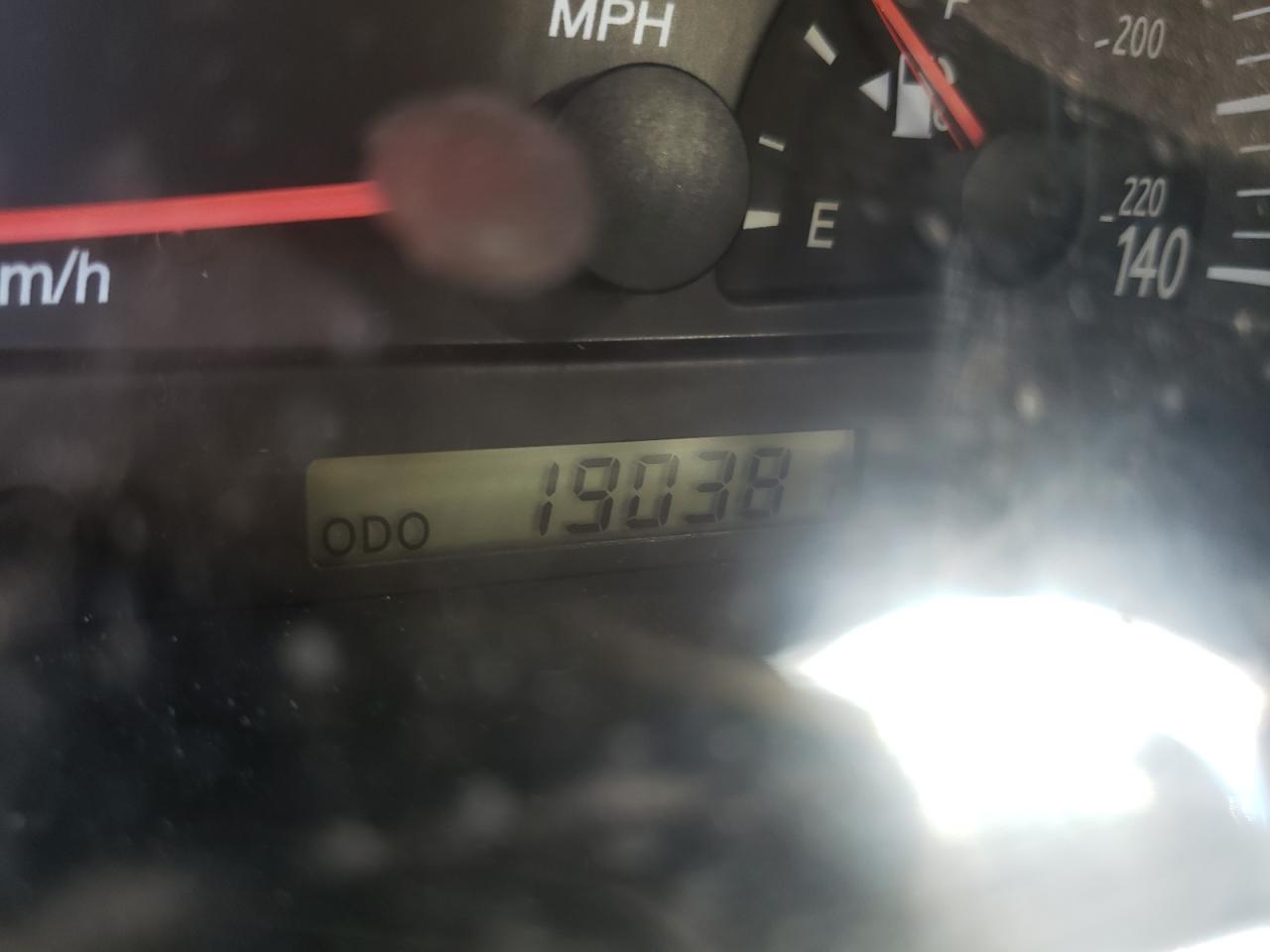 Photo 8 from auction – 2002 TOYOTA CAMRY LE with VIN JTDBE32K720053162
