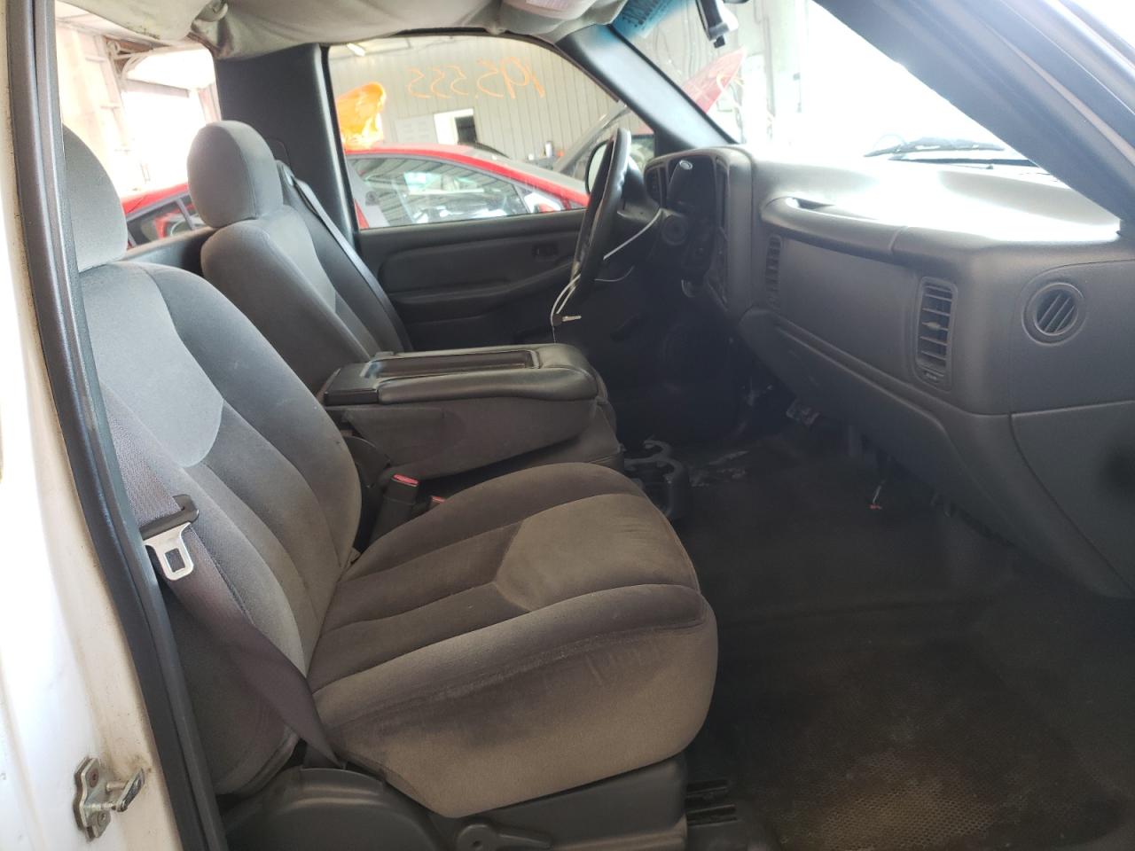 Photo 5 from auction – 2005 GMC NEW SIERRA with VIN 1GTEC14X15Z131015