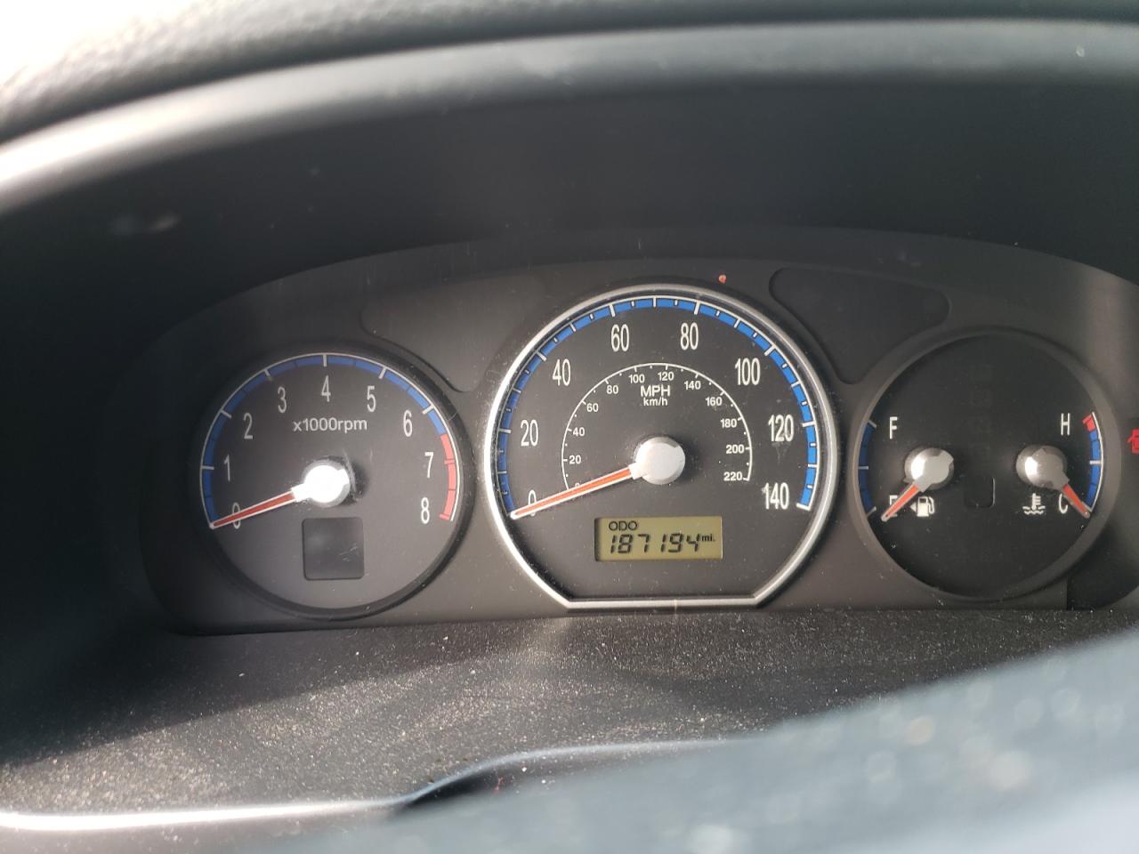 Photo 8 from auction – 2008 HYUNDAI SANTA FE G with VIN 5NMSG13D38H170163