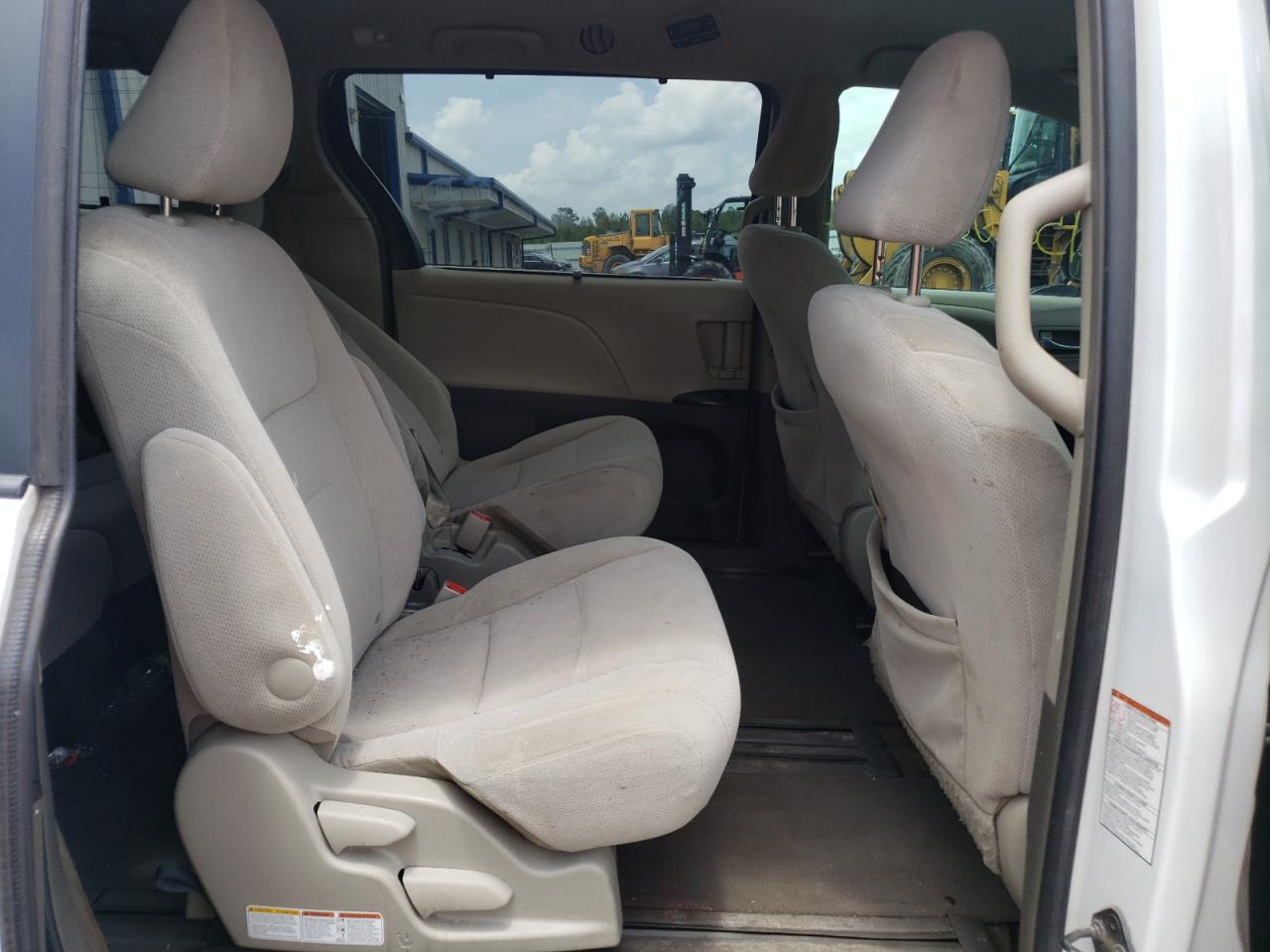 Photo 6 from auction – 2015 TOYOTA SIENNA LE with VIN 5TDKK3DC6FS663197