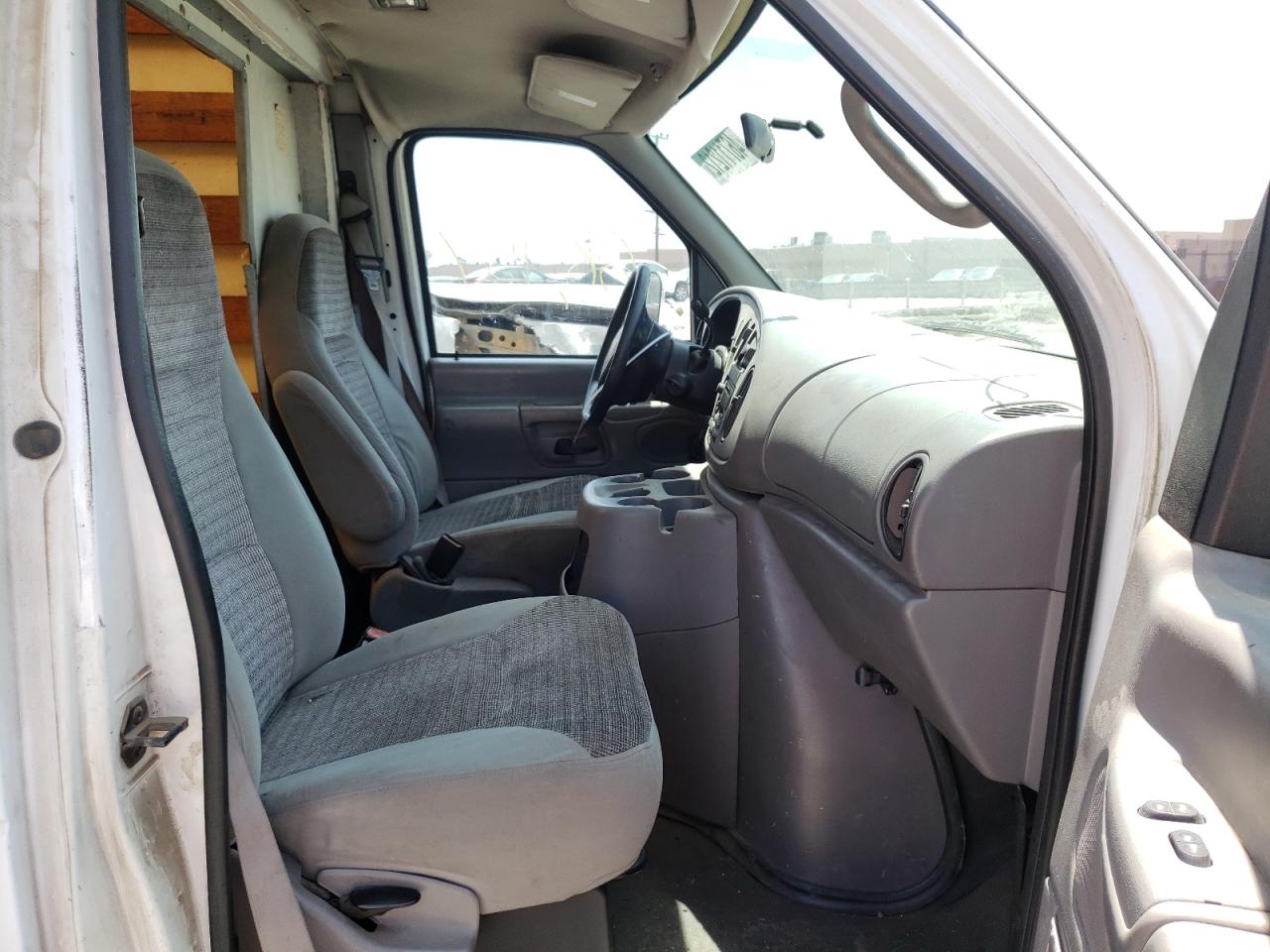 Photo 5 from auction – 2001 FORD ECONOLINE with VIN 1FDXE45S31HA04706